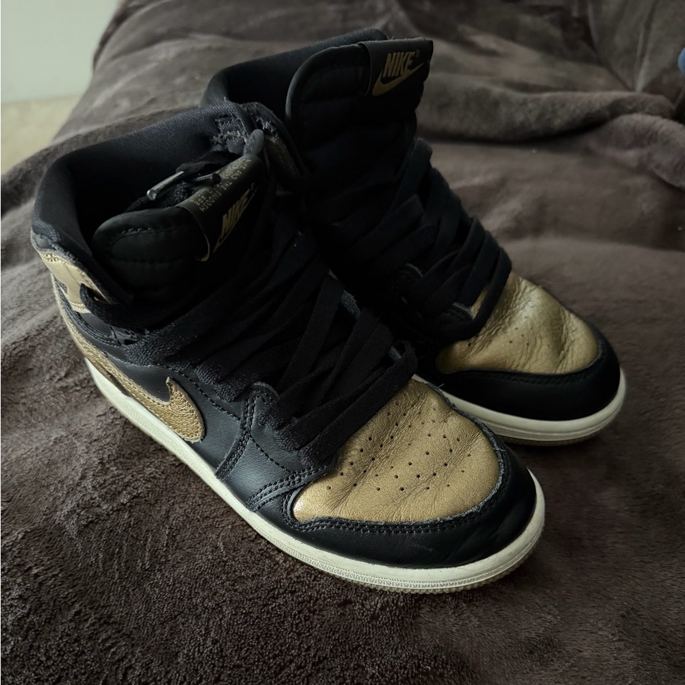 Nike Jordan 1 Retro High OG PS Boys Size 2Y Black/Gold - Picture 7 of 12